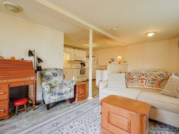 31-37 Leicester St, Oxford MA 01537