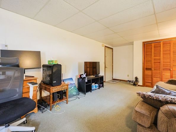 31-37 Leicester St, Oxford MA 01537