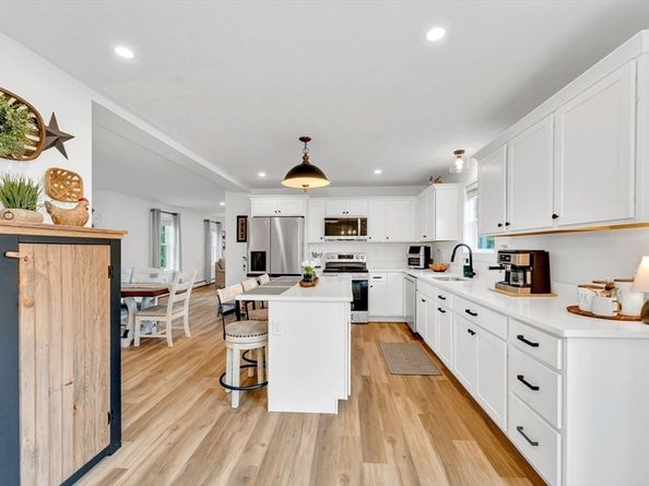 182 Sheldon Rd, Fitchburg MA 01420