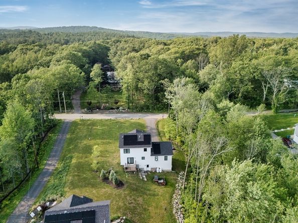 182 Sheldon Rd, Fitchburg MA 01420