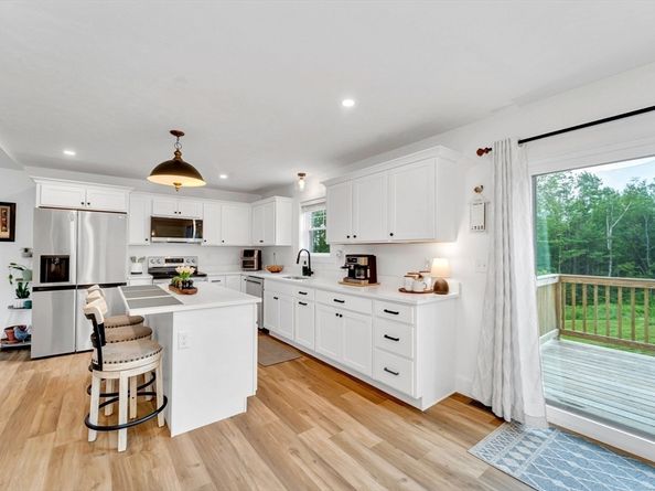 182 Sheldon Rd, Fitchburg MA 01420