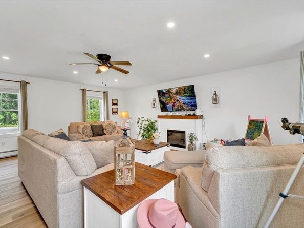 182 Sheldon Rd, Fitchburg MA 01420