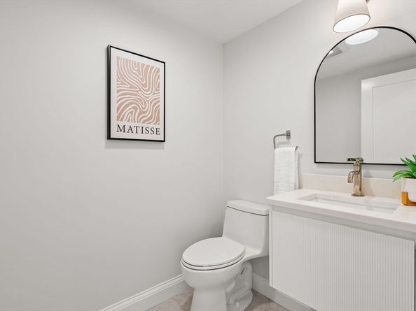 713-725 E 7th St 715, Boston MA 02127