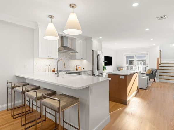 713-725 E 7th St 715, Boston MA 02127