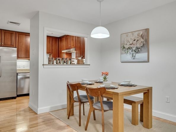 318 Rindge Ave 103, Cambridge MA 02140