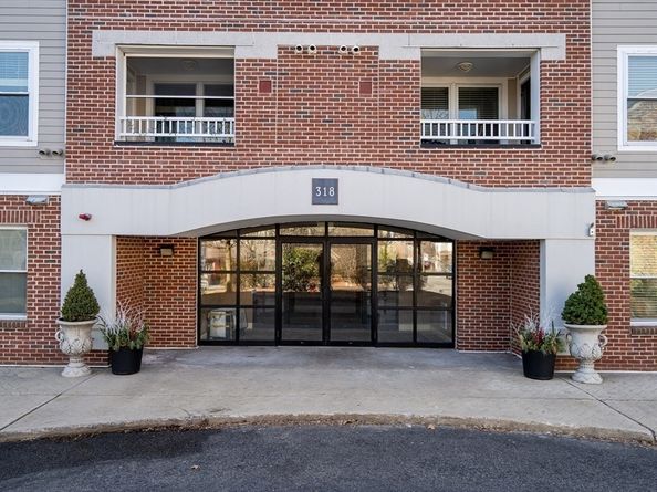 318 Rindge Ave 103, Cambridge MA 02140