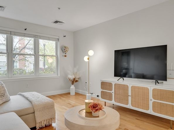 318 Rindge Ave 103, Cambridge MA 02140