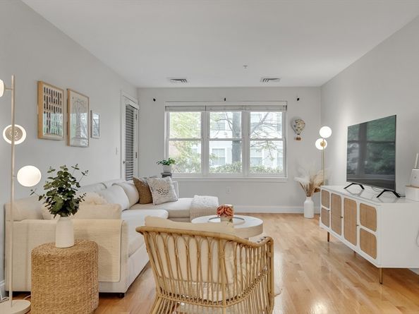 318 Rindge Ave 103, Cambridge MA 02140