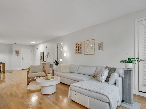 318 Rindge Ave 103, Cambridge MA 02140
