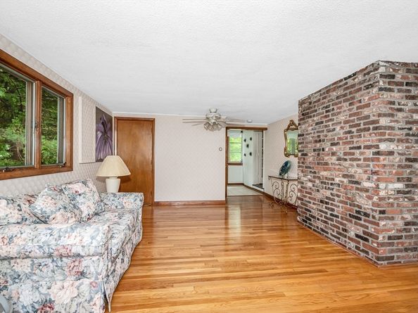 1170 Livingston St, Tewksbury MA 01876