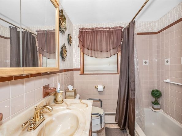 1170 Livingston St, Tewksbury MA 01876