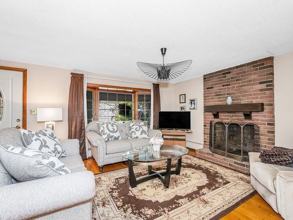 1170 Livingston St, Tewksbury MA 01876