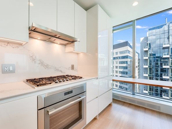 133 Seaport Blvd 2112, Boston MA 02210