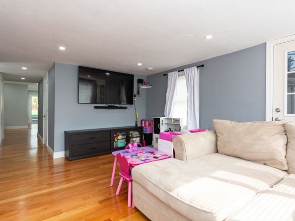 59 Lawrence St, Milford MA 01757