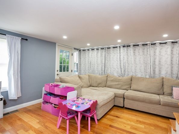 59 Lawrence St, Milford MA 01757