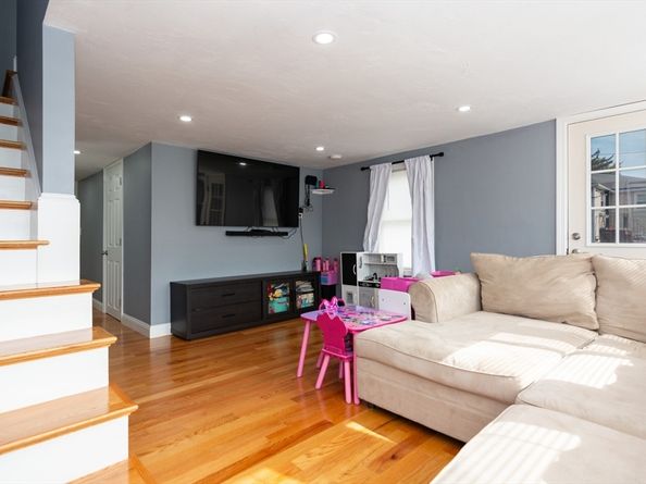 59 Lawrence St, Milford MA 01757