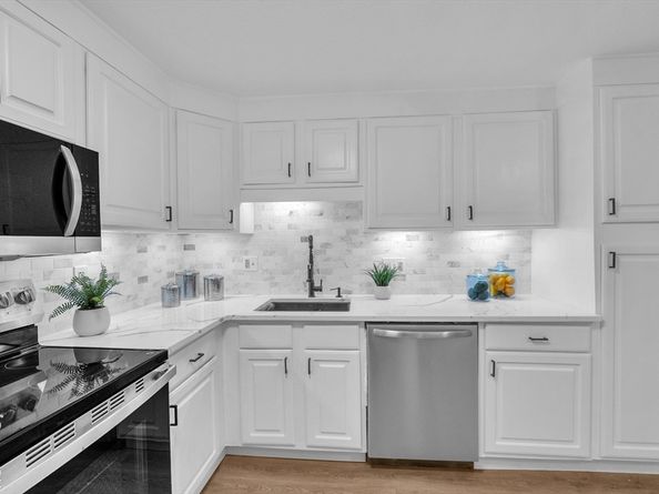 25 Pine St B, Canton MA 02021