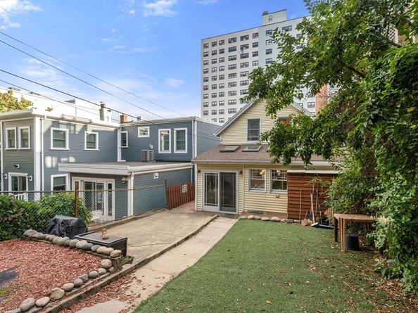 430 E 8th St, Boston MA 02127