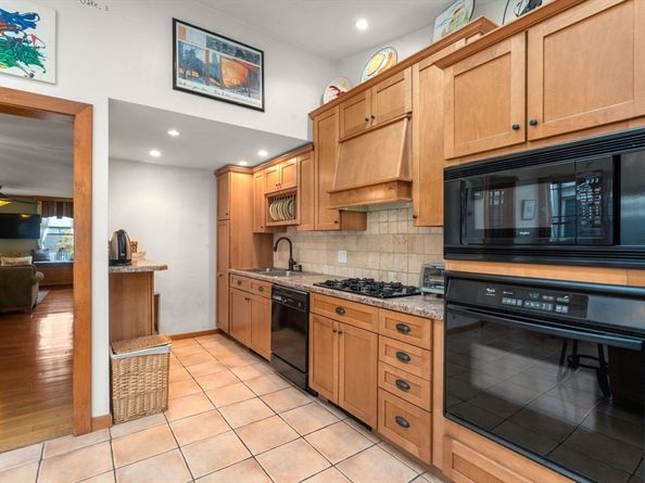 430 E 8th St, Boston MA 02127