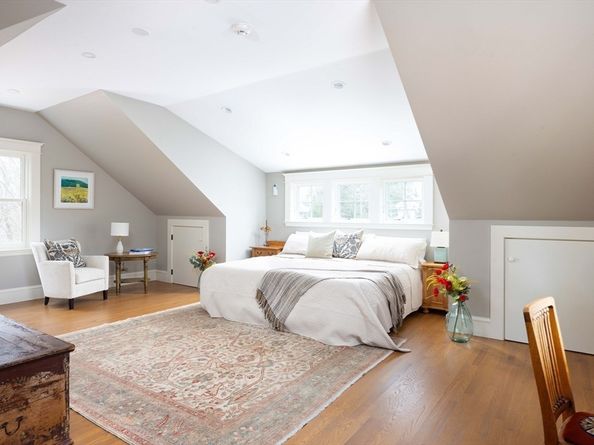 34 Pilgrim Rd, Newton MA 02468