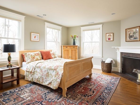 34 Pilgrim Rd, Newton MA 02468