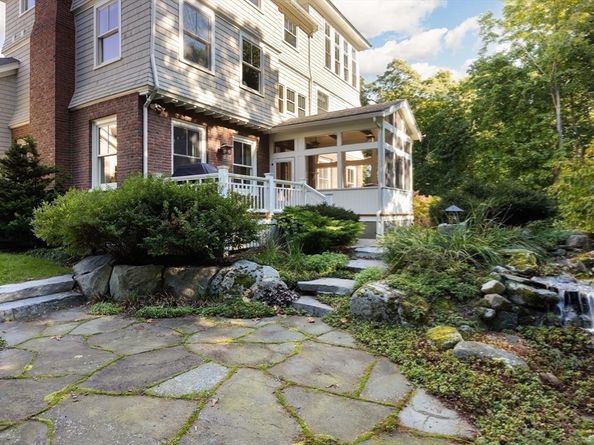34 Pilgrim Rd, Newton MA 02468