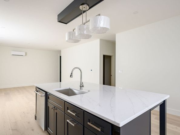 21 Tanglewood 1, Boston MA 02124