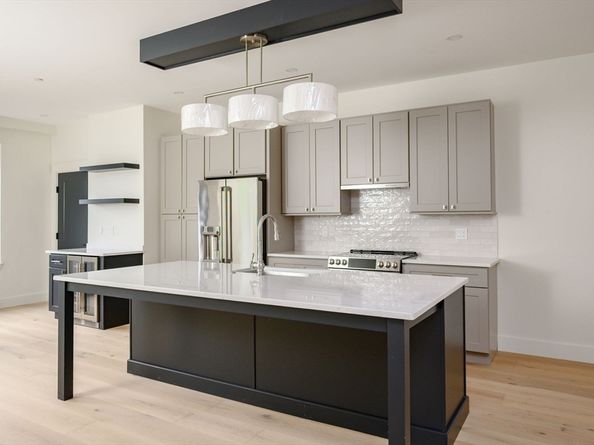 21 Tanglewood 1, Boston MA 02124