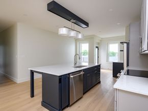 21 Tanglewood 1, Boston MA 02124