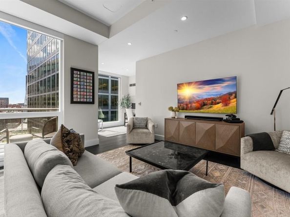 22 Liberty Dr 12G, Boston MA 02210
