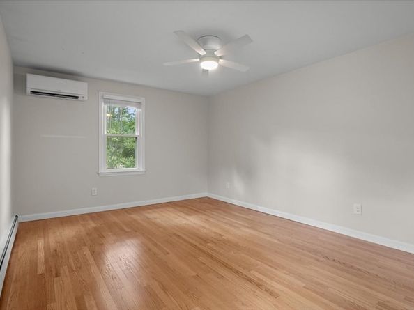 33 Barnstable Rd, Norfolk MA 02056