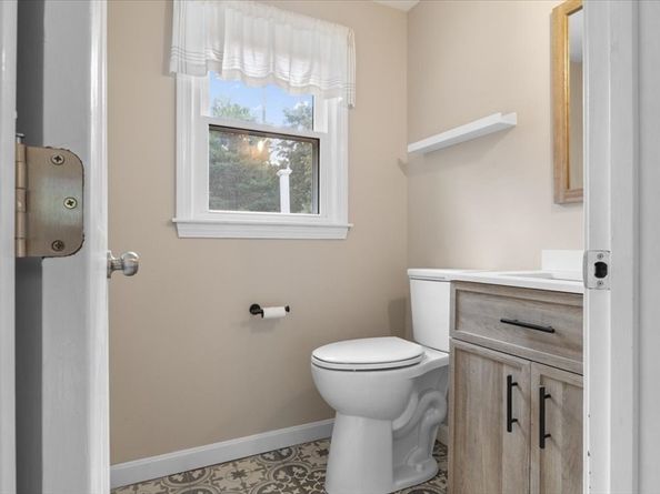 33 Barnstable Rd, Norfolk MA 02056