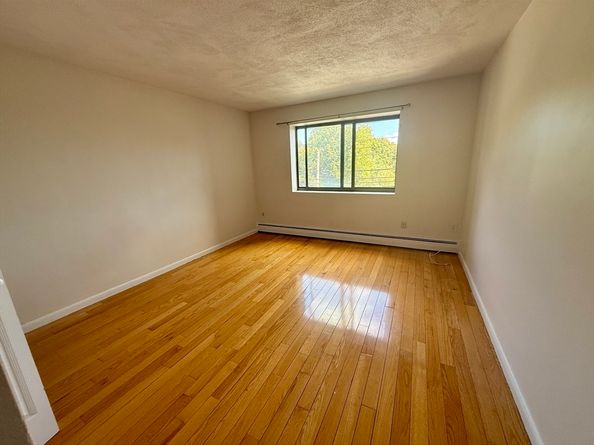 32 Whites Ave D33, Watertown MA 02472