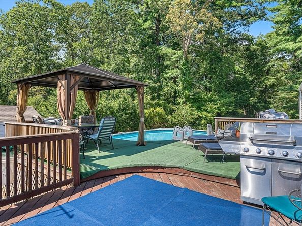 5 Benson Rd, Tewksbury MA 01876