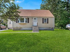 5 Benson Rd, Tewksbury MA 01876