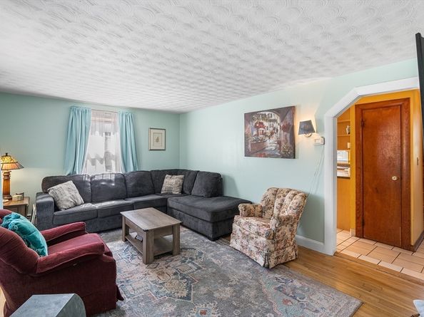 5 Benson Rd, Tewksbury MA 01876