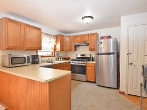 3 Franklin Square H, Randolph MA 02368