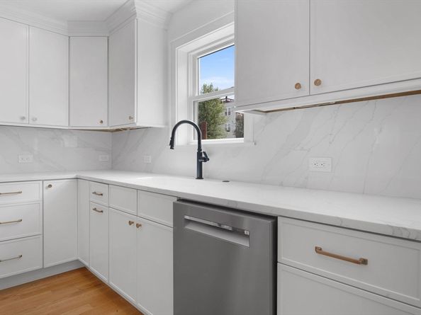 597 E 2nd St A, Boston MA 02127