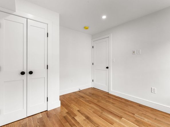 597 E 2nd St A, Boston MA 02127