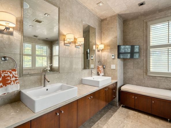 9 Stonegate Dr, Westwood MA 02090