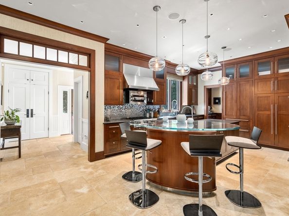 9 Stonegate Dr, Westwood MA 02090