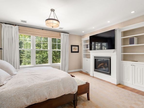 9 Stonegate Dr, Westwood MA 02090