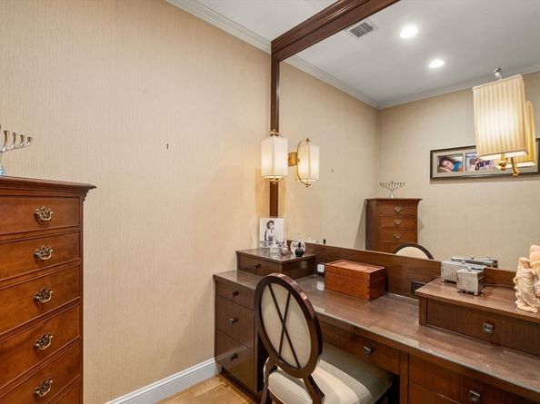 9 Stonegate Dr, Westwood MA 02090