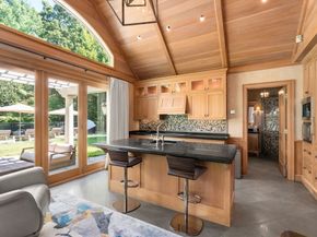 9 Stonegate Dr, Westwood MA 02090
