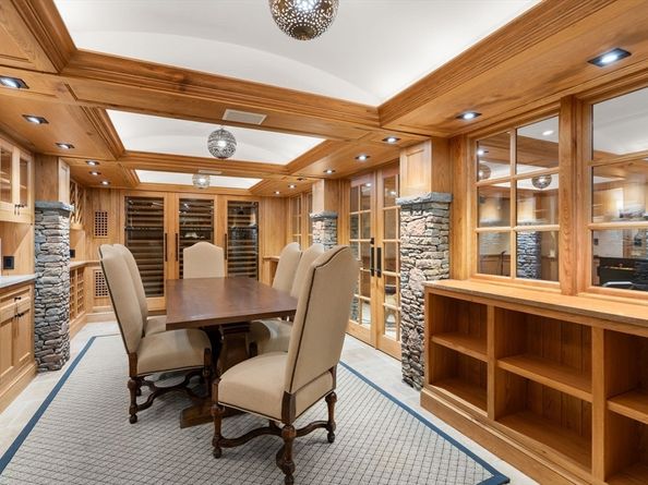 9 Stonegate Dr, Westwood MA 02090