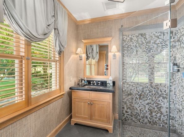 9 Stonegate Dr, Westwood MA 02090