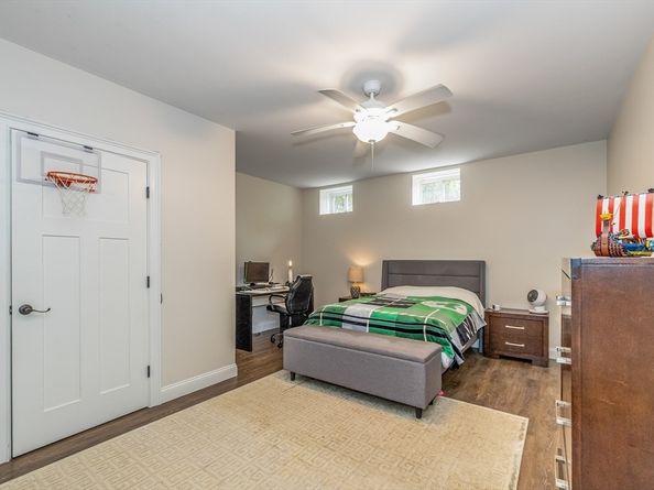 9 Washington Ave, Woburn MA 01801