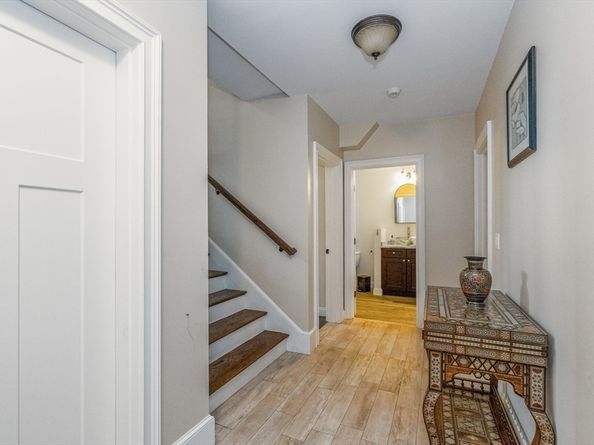 9 Washington Ave, Woburn MA 01801