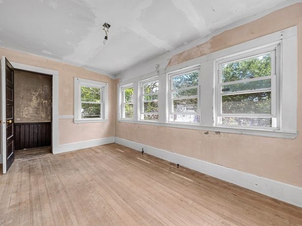 14-14R Kennebec St, Boston MA 02126