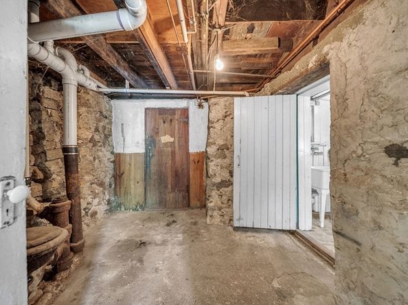 14-14R Kennebec St, Boston MA 02126